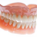 MÉDICA DENTISTA DÉBORA DINÁ