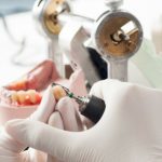 MÉDICA DENTISTA DÉBORA DINÁ